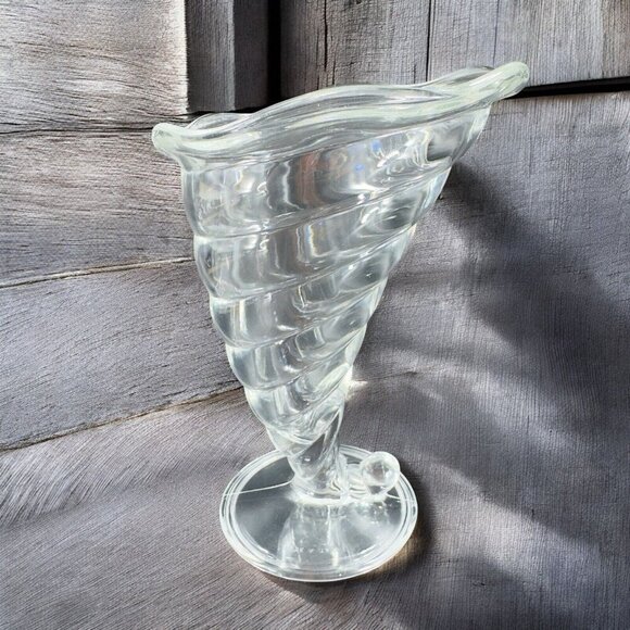 Bormioli Rocco Cornucopia Horn Shape Optic Crystal Clear Ice Cream Gelato Dish - Picture 1 of 12